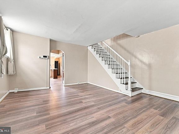 3rd image of 7 Oakley Rd