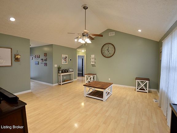 3rd image of 237 Meadowcrest Dr
