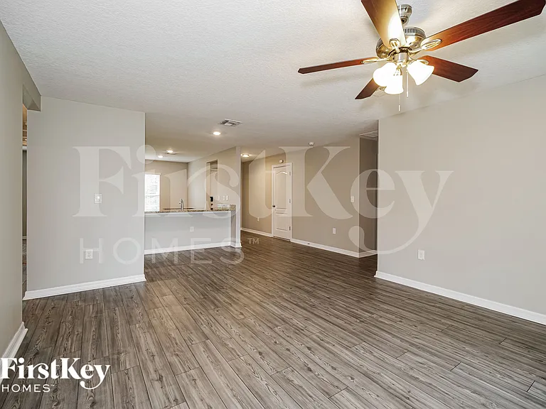 280 Edgevale Rd SE — Photo 8