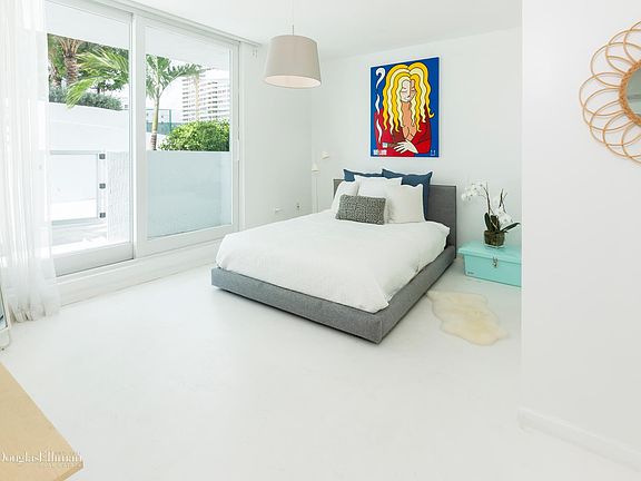 4th image of 10 Venetian Way APT 305