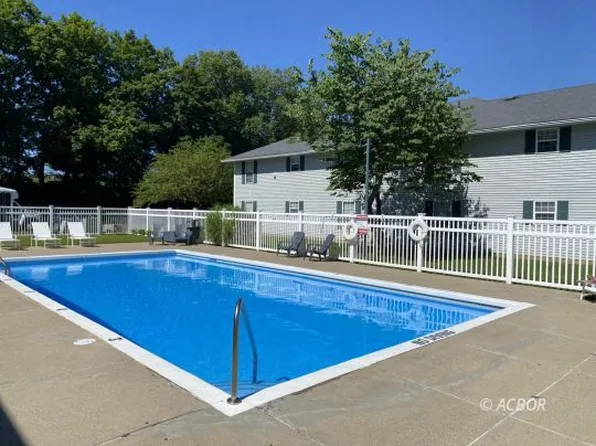 15 S Shafer St APT 702, Athens, OH 45701