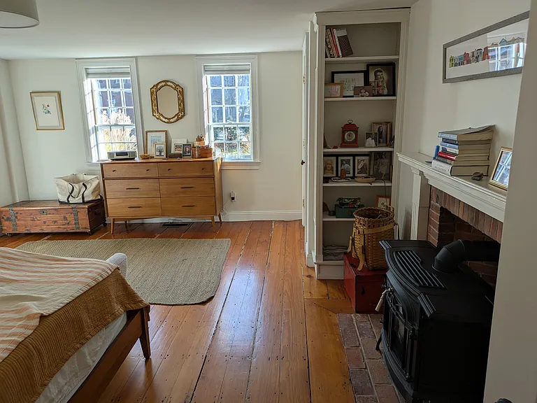 McKeen St — Photo 18