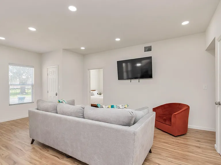1812 Wheeler St — Photo 7