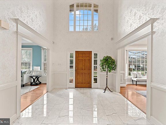 5th image of 10200 Castlewood Ln