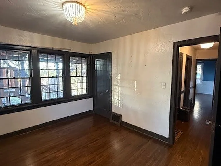 2324 S Jefferson St — Photo 16