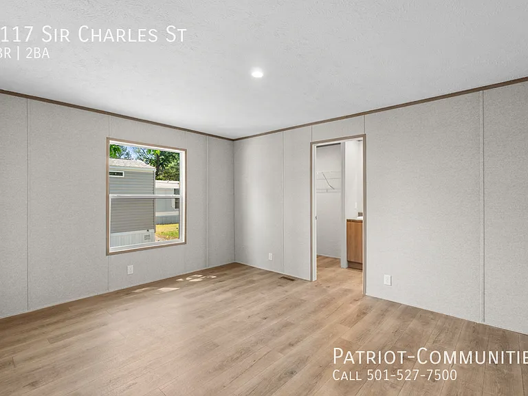 1117 Sir Charles St — Photo 10