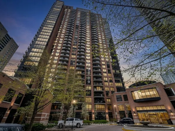 33 Sheppard Ave W #2505, Toronto, ON M2N 7K1