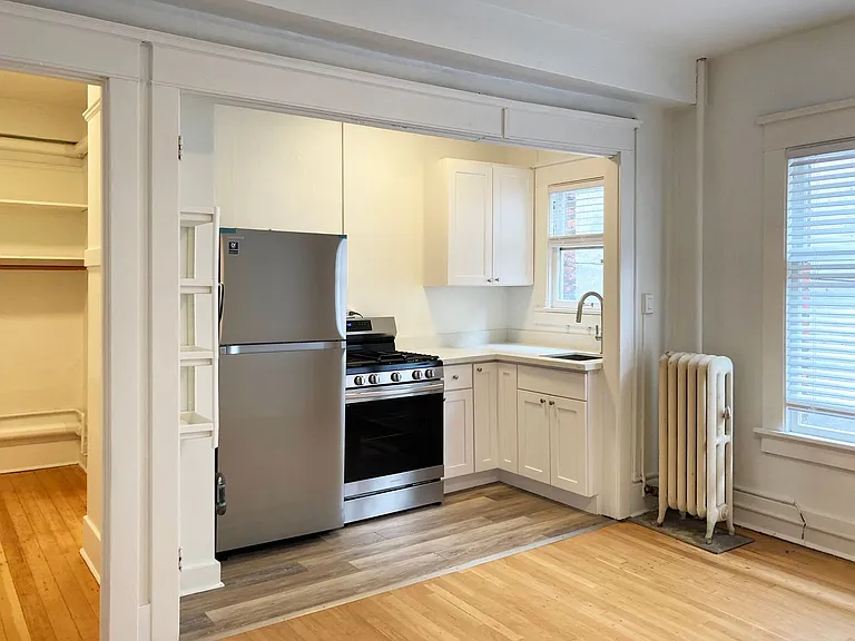 Virginian Apartments — Photo 2