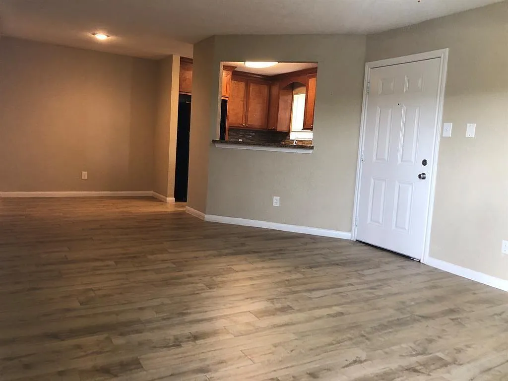 2 bed, 2.0 bath, 1140 sqft, $1,200 — Photo 2