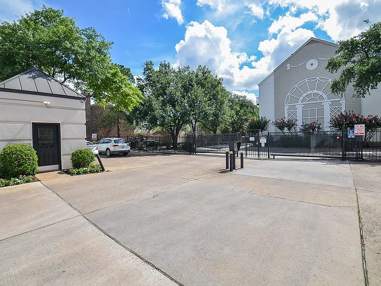 2333 Bering Dr #123 — Photo 2