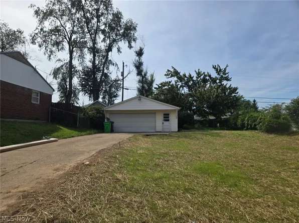 2518 Cathy Dr NE, Canton, OH 44705