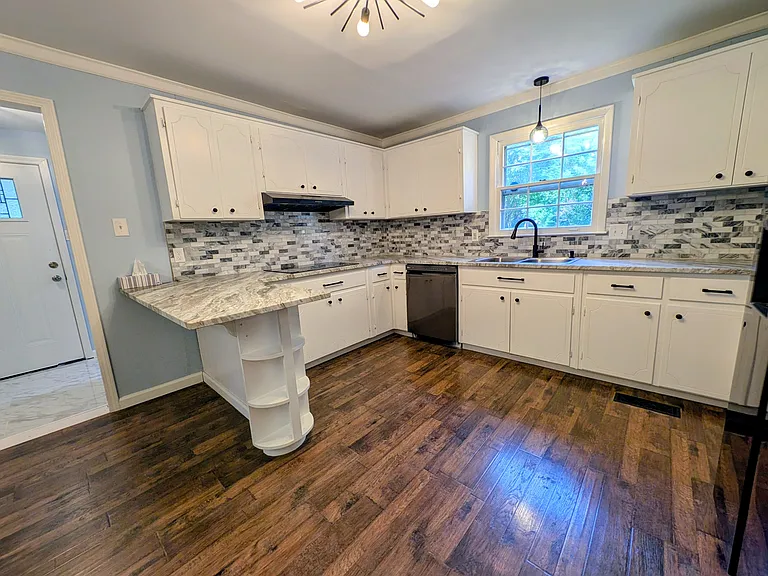 107 W Cooper St — Photo 15