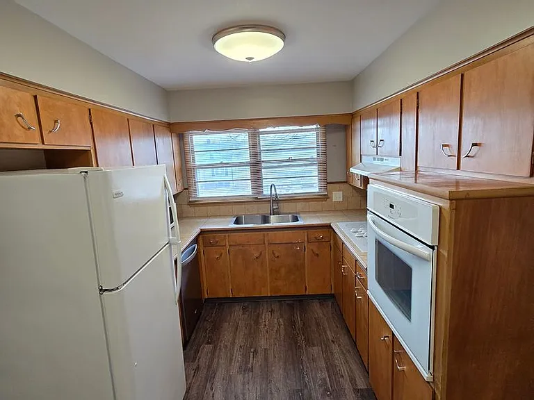 4844 Hickory St — Photo 3