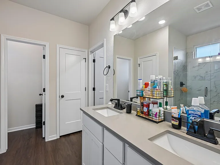 716 Killam Dr — Photo 25