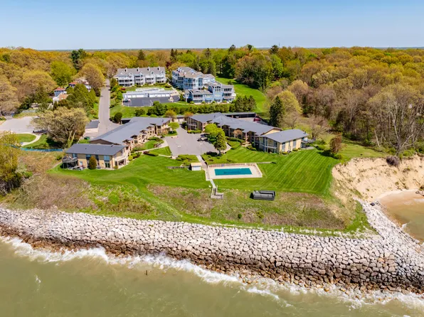 4150 Ridge Rd APT 22, Stevensville, MI 49127