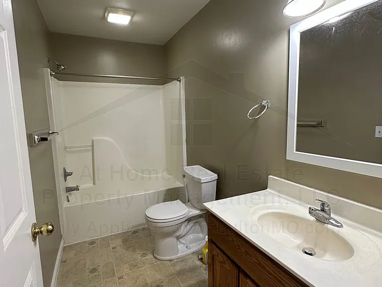 821 Court St #B — Photo 17