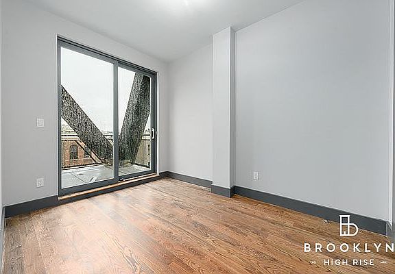 5th image of 1461 Gates Ave #3L