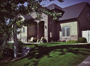 9078 S Jordan Oaks Dr, Sandy, UT 84070