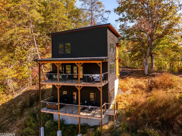 3005 Nellie Dr, Sevierville, TN 37876