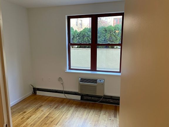 4th image of 190 E 7th St APT 102A