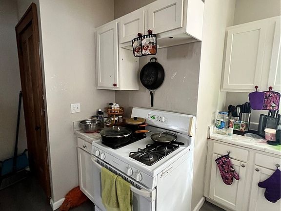 5th image of 73 Parkdale Ter