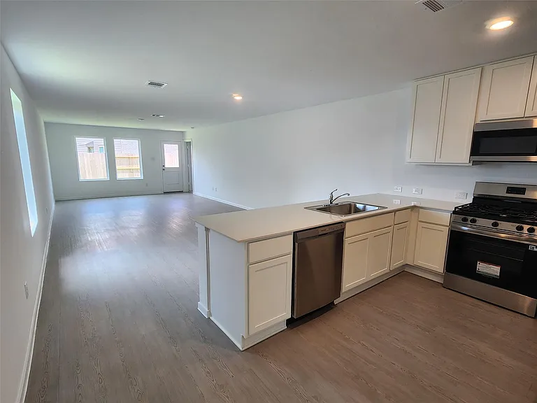 929 Capracotta Dr — Photo 7