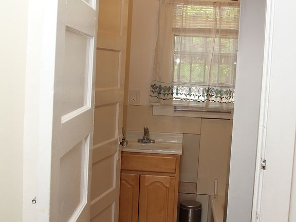 2nd image of 3949 La Cresta Ave