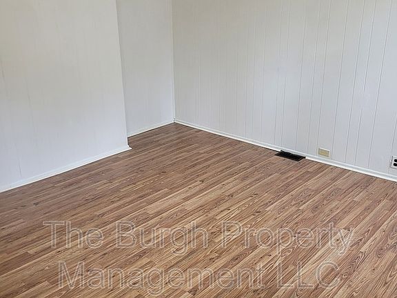 4th image of 715 Stella St