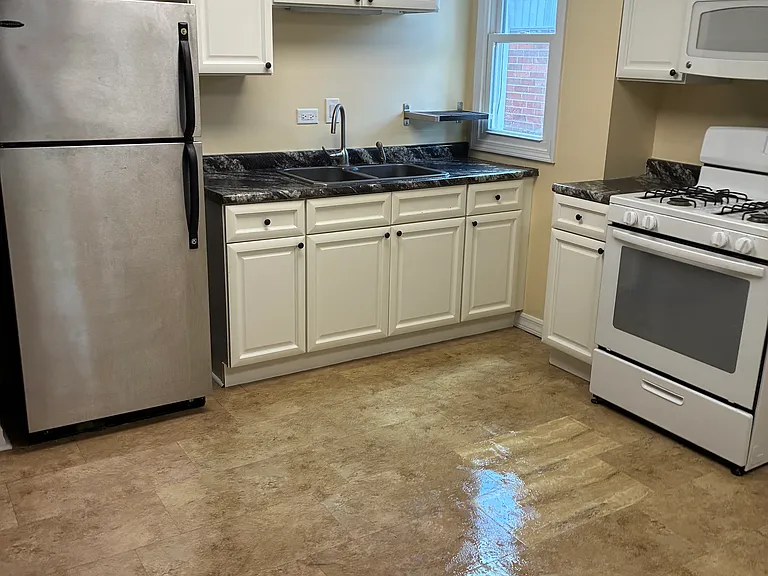 110 S Cass Ave #2-R — Photo 1