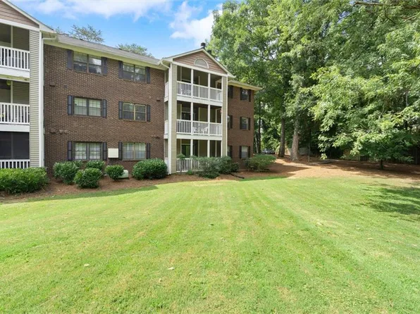 705 Barrington Hills Dr, Sandy Springs, GA 30350