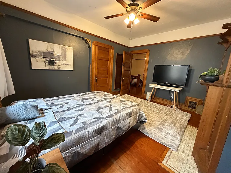 826 S Burlington Ave #11 — Photo 3