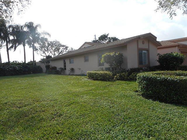 Side Corner, stunning view!