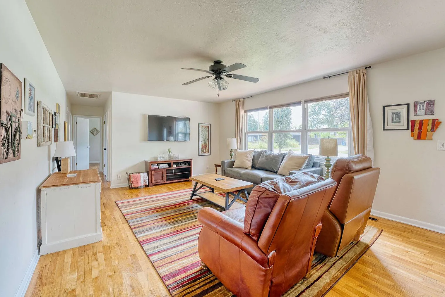 3 bed, 2.0 bath, 1291 sqft, $2,651 — Photo 1