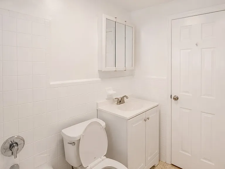 1644 SW 2nd St #2 — Photo 5