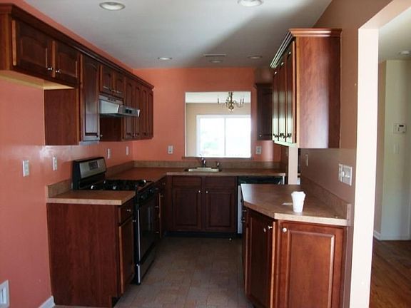 2nd image of 18 Lakeview Dr #1419