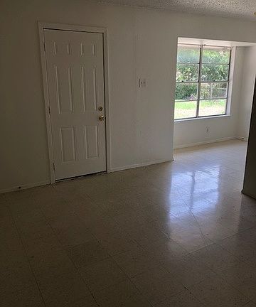 4th image of 111 Paradise Valley