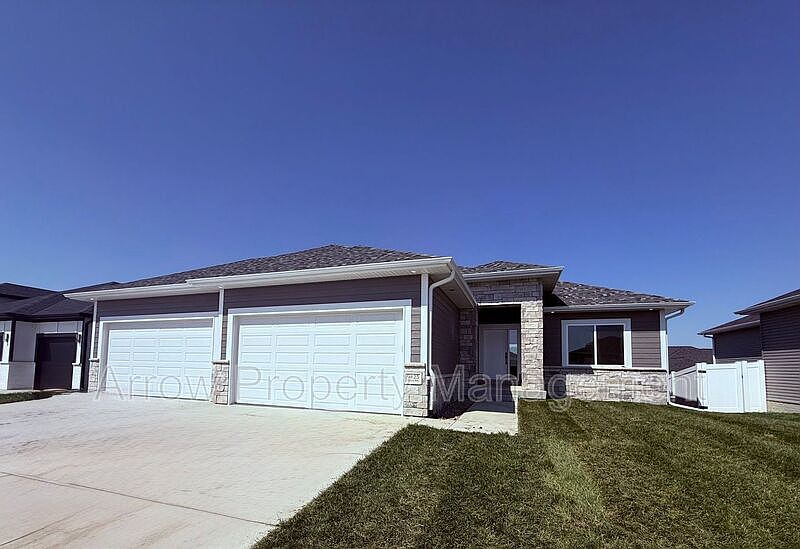 1st image of 9425 Estela Ave