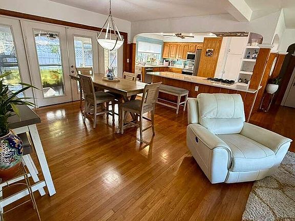 4th image of 147 E 28th Street E