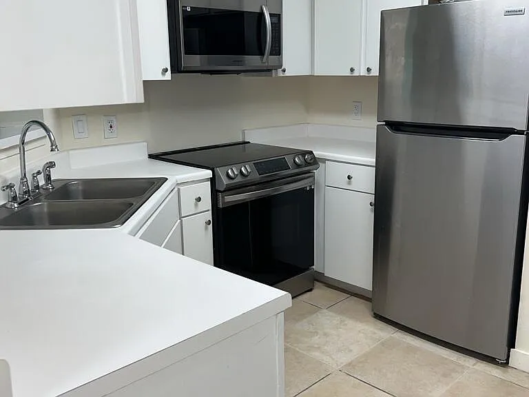2350 NW 33rd St #807 — Photo 11