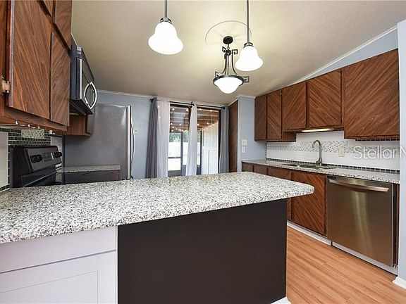3rd image of 1289 Fawn Ave