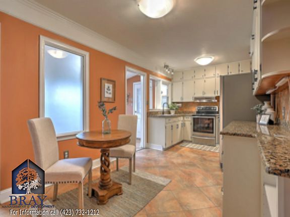 5th image of 2833 W Walnut St