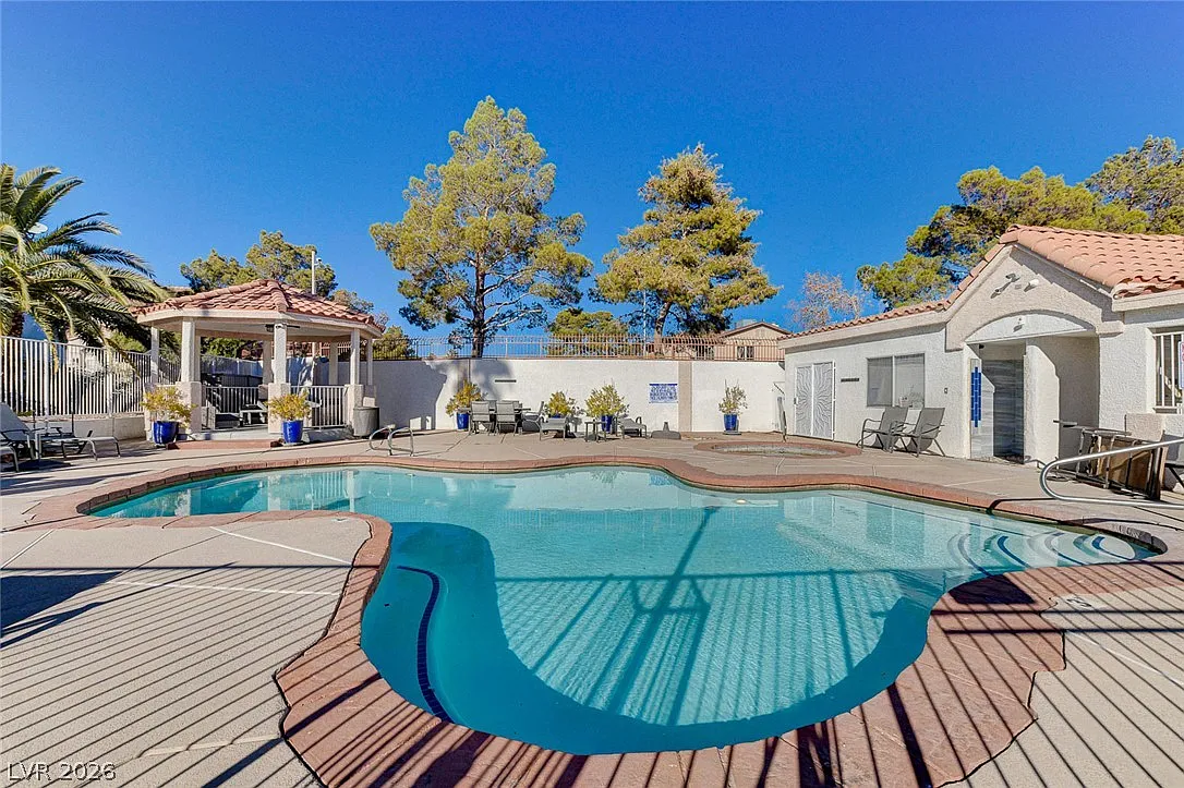 3 bed, 2.5 bath, 1289 sqft, $1,650 — Photo 2