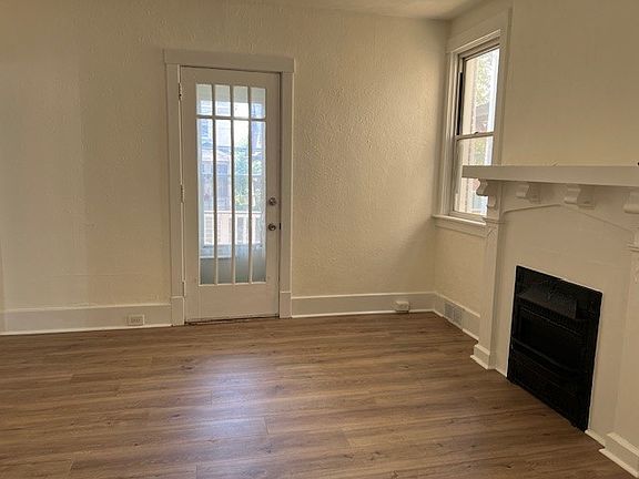 Living Room w/access to front porch