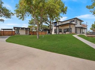 301 Paint Pony Trl, Fort Worth, TX 76108