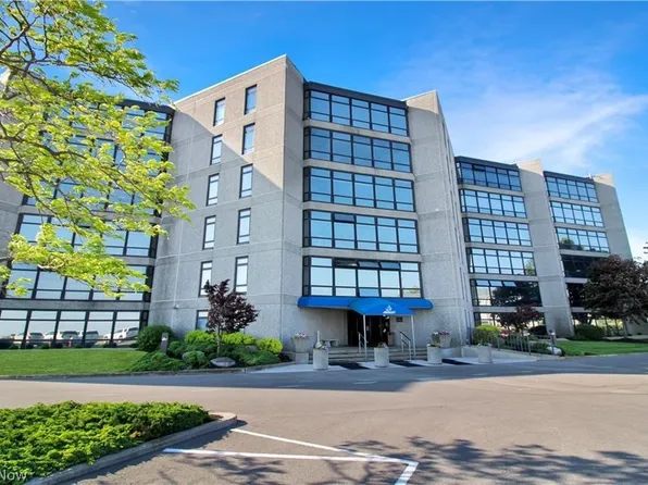 711 W Lakeshore Dr, Pt Clinton, OH 43452