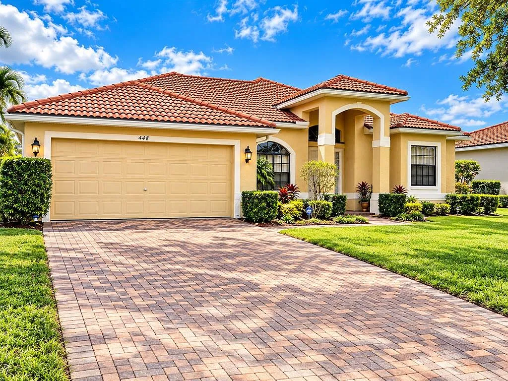 3 bed, 2.0 bath, 1564 sqft, $2,200 — Photo 1
