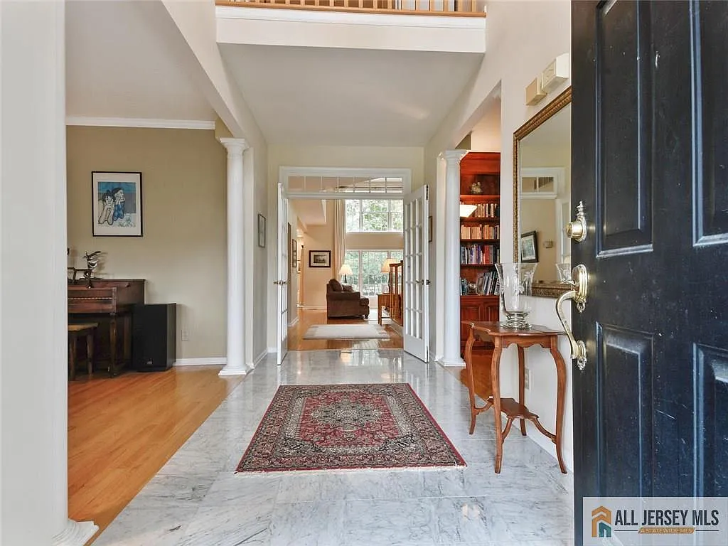 5 bed, 6.5 bath, 3329 sqft, $5,000 — Photo 2