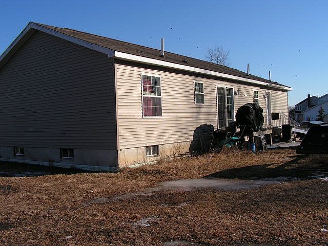 2nd image of 17 Washington St