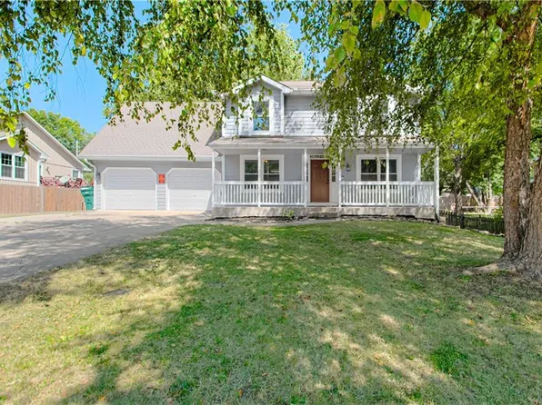 620 Meadowlark Rd, Lansing, KS 66043
