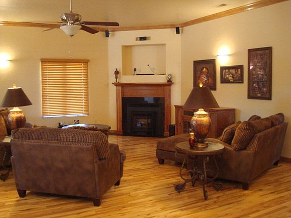 3rd image of 100 Cougar Ln